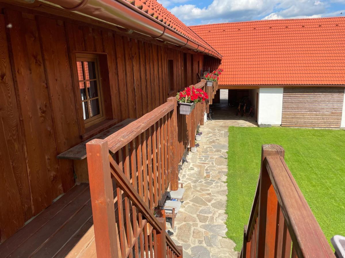 Appartement Farma Nahlov à Frymburk Extérieur photo