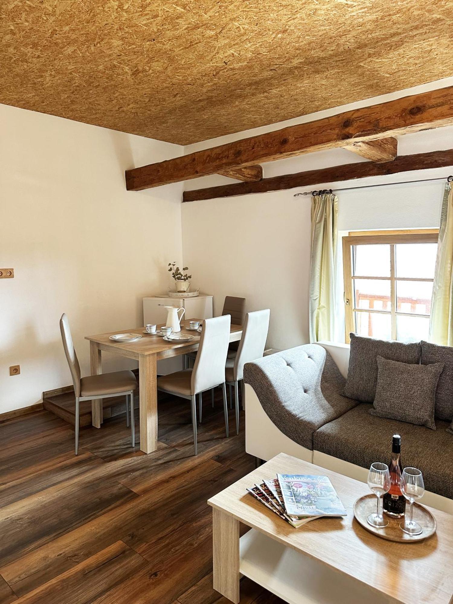 Appartement Farma Nahlov à Frymburk Extérieur photo